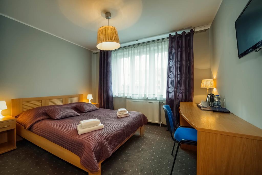 Hotel Dom Polonii Острода Екстериор снимка