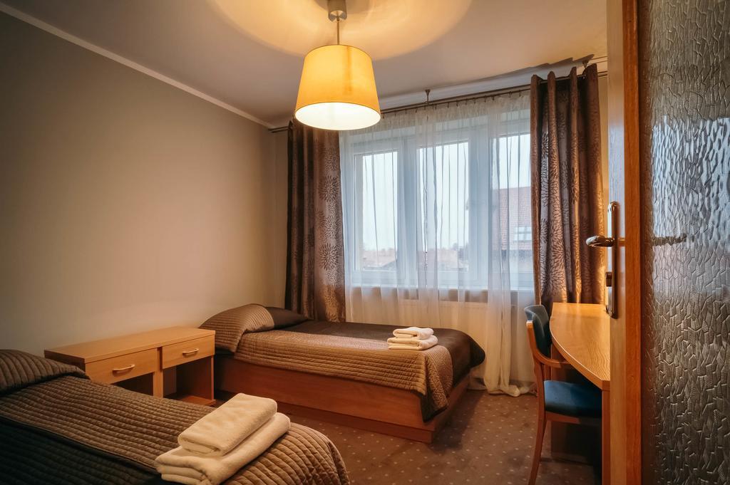 Hotel Dom Polonii Острода Екстериор снимка