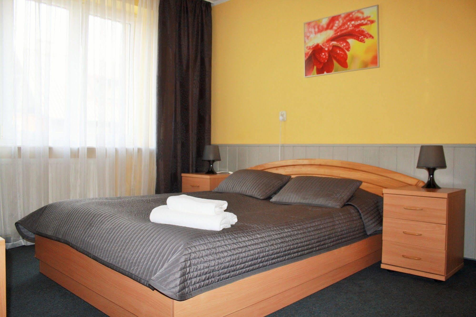 Hotel Dom Polonii Острода Екстериор снимка