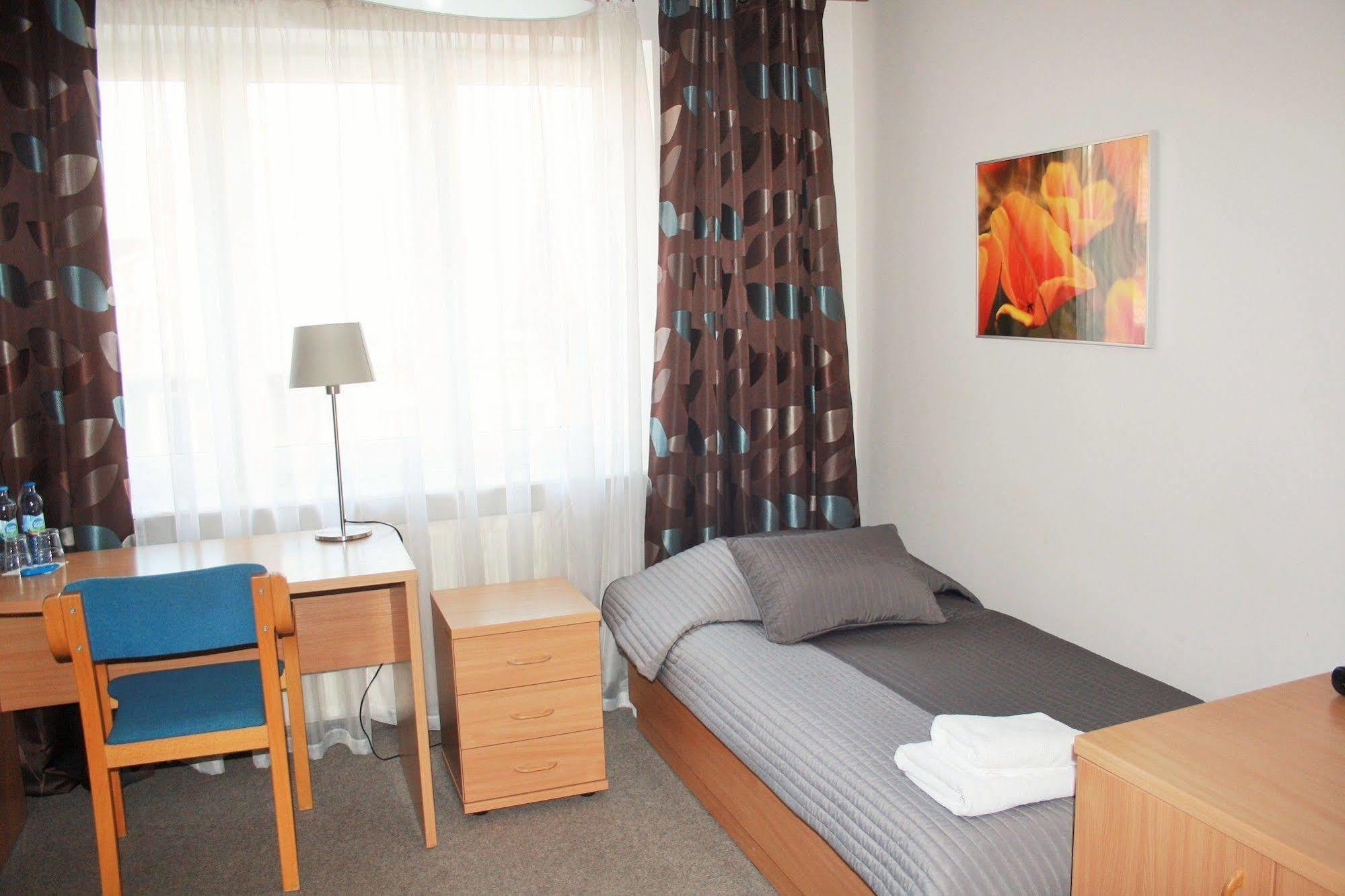 Hotel Dom Polonii Острода Екстериор снимка