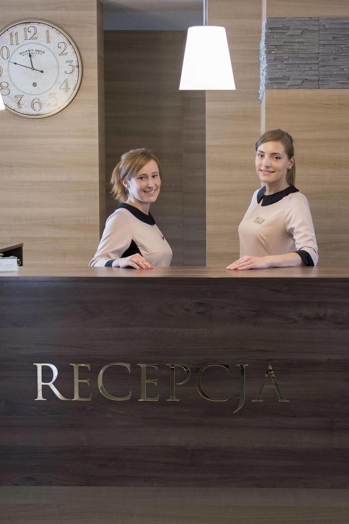 Hotel Dom Polonii Острода Екстериор снимка
